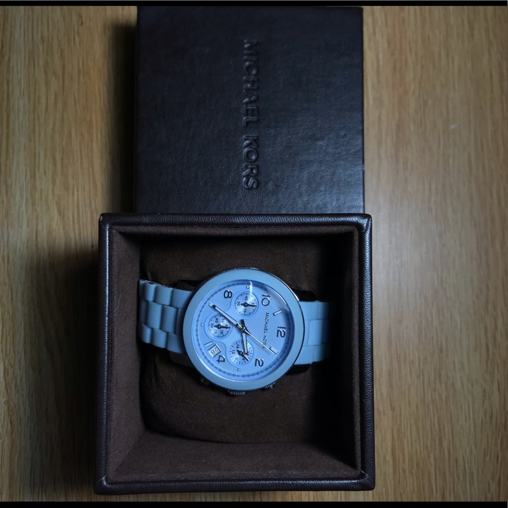 Michael Kors Women’s Watch - Picture 2 of 4